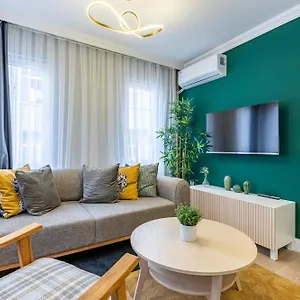 Balat Apartments-orange And Blue Апартаменты